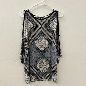 Floral Pattern 3/4 Sleeve with open lattice on sleeve